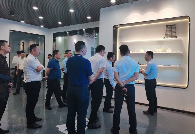 四川省達州市通川區領導蒞臨哈工三維參觀考察